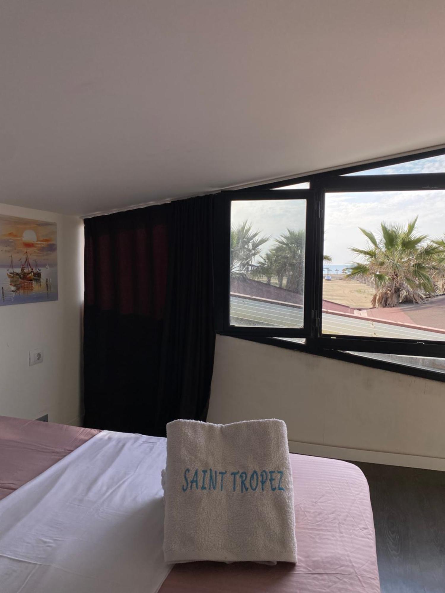 Saint Tropez Durres Hotel Bisht Kamez ภายนอก รูปภาพ