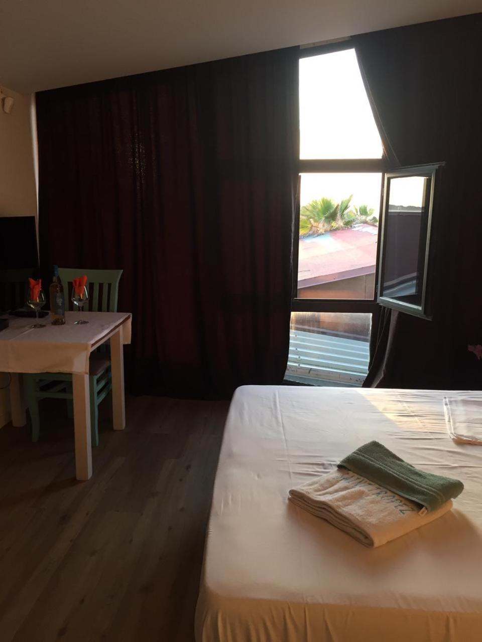 Saint Tropez Durres Hotel Bisht Kamez ภายนอก รูปภาพ