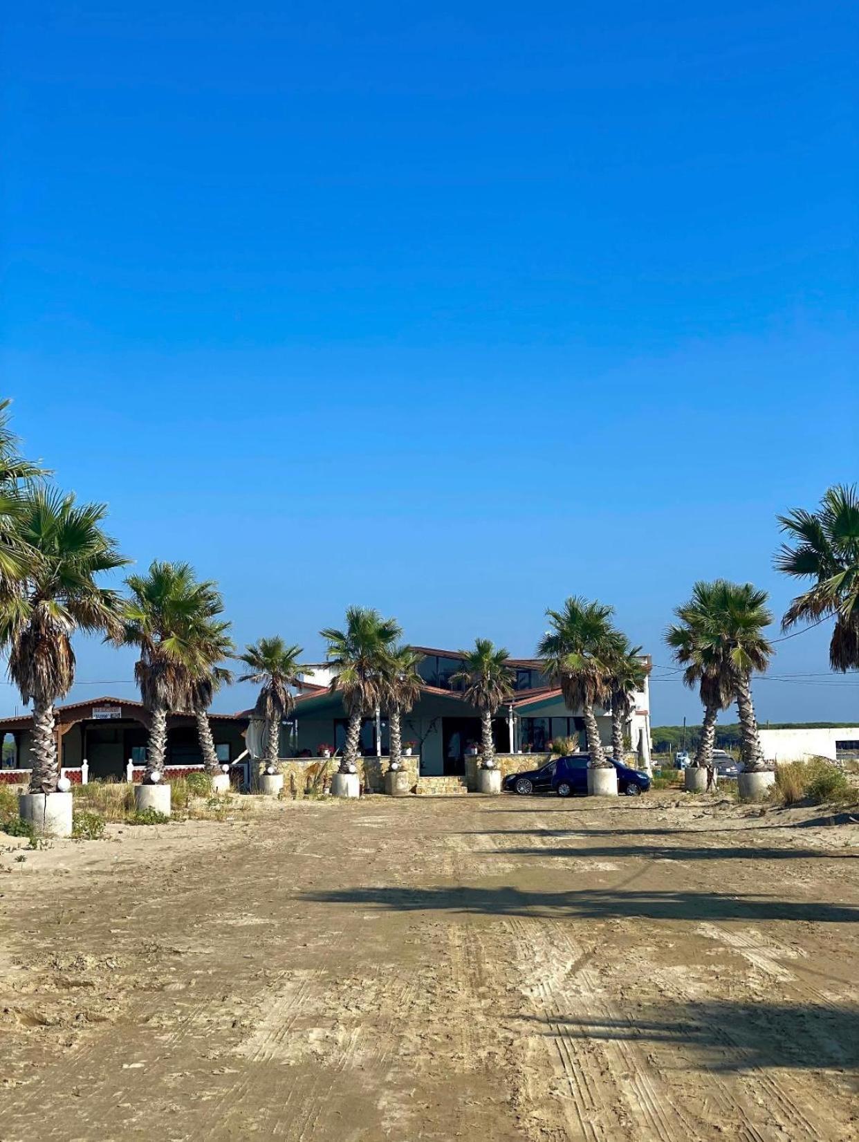 Saint Tropez Durres Hotel Bisht Kamez ภายนอก รูปภาพ