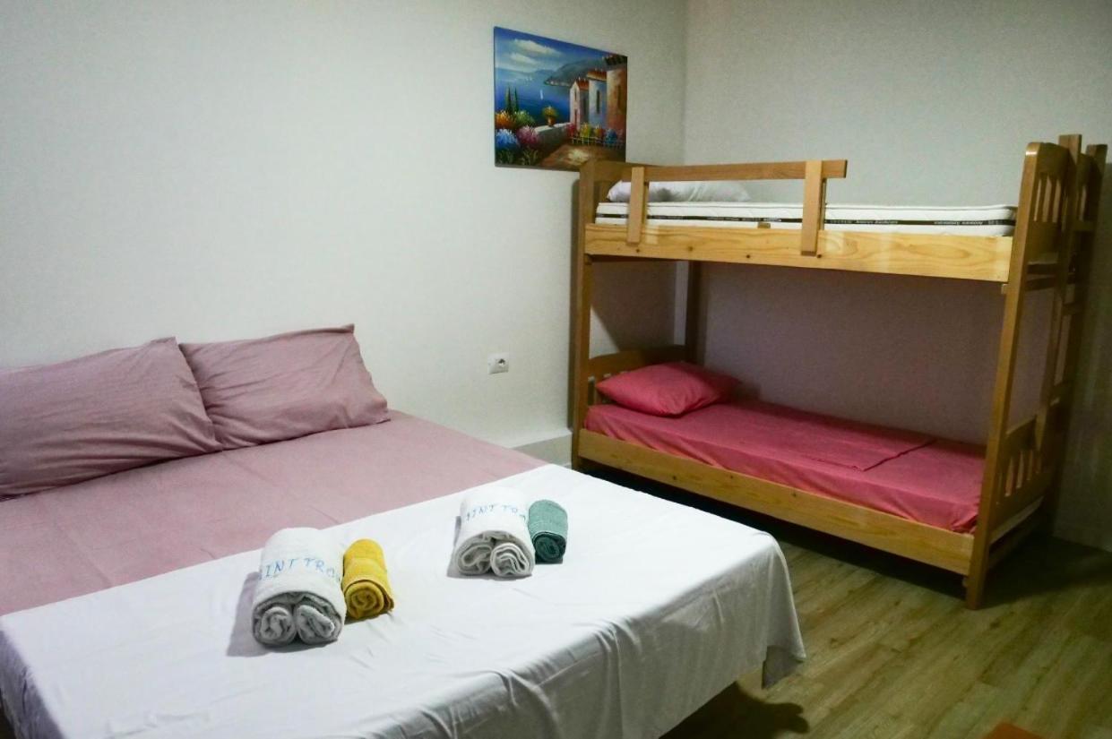 Saint Tropez Durres Hotel Bisht Kamez ภายนอก รูปภาพ
