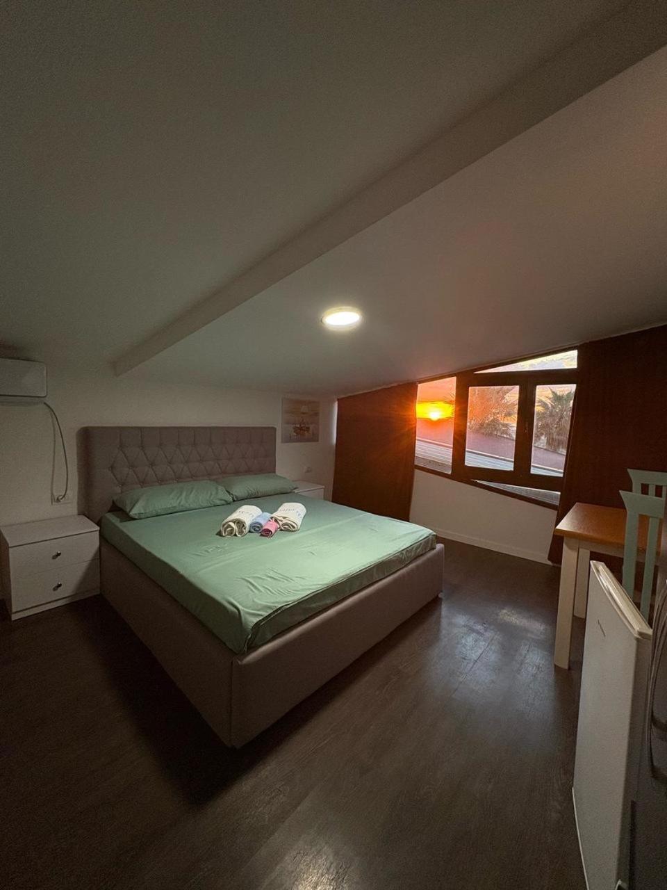 Saint Tropez Durres Hotel Bisht Kamez ภายนอก รูปภาพ