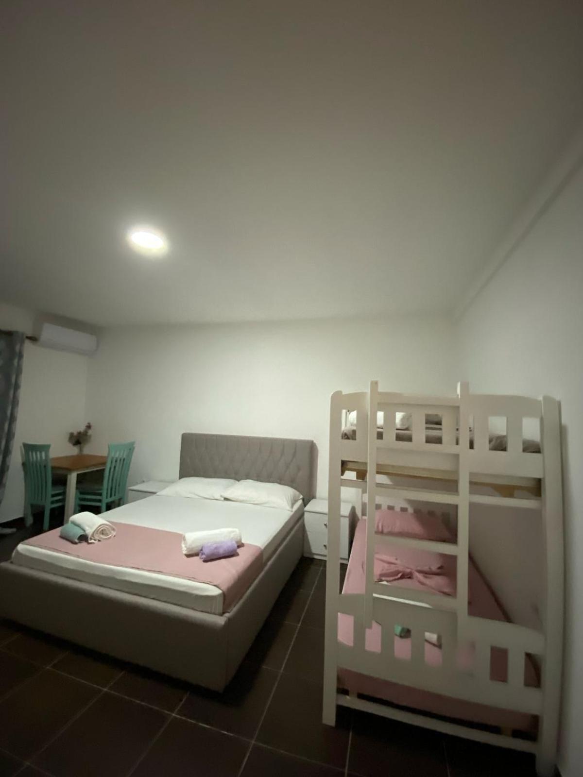 Saint Tropez Durres Hotel Bisht Kamez ภายนอก รูปภาพ